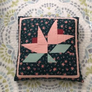 💙Country Patchwork Tulip Pillow